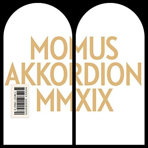 Momus: Akkordion