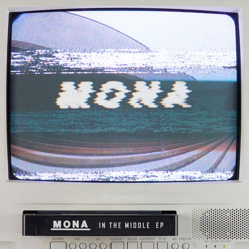 Mona: In The Middle