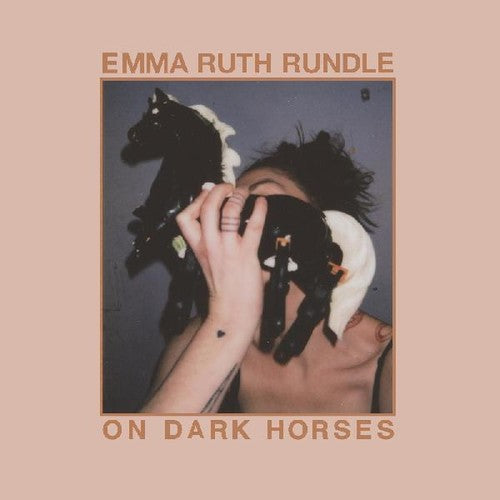 Rundle, Emma Ruth: On Dark Horses